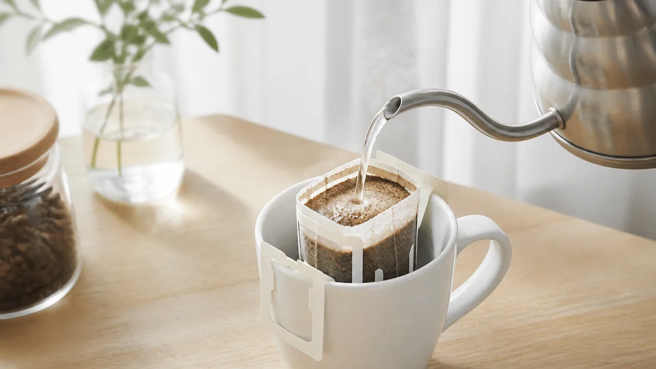 ドリップコーヒーのお湯の温度は何度?味わい別の目安を解説